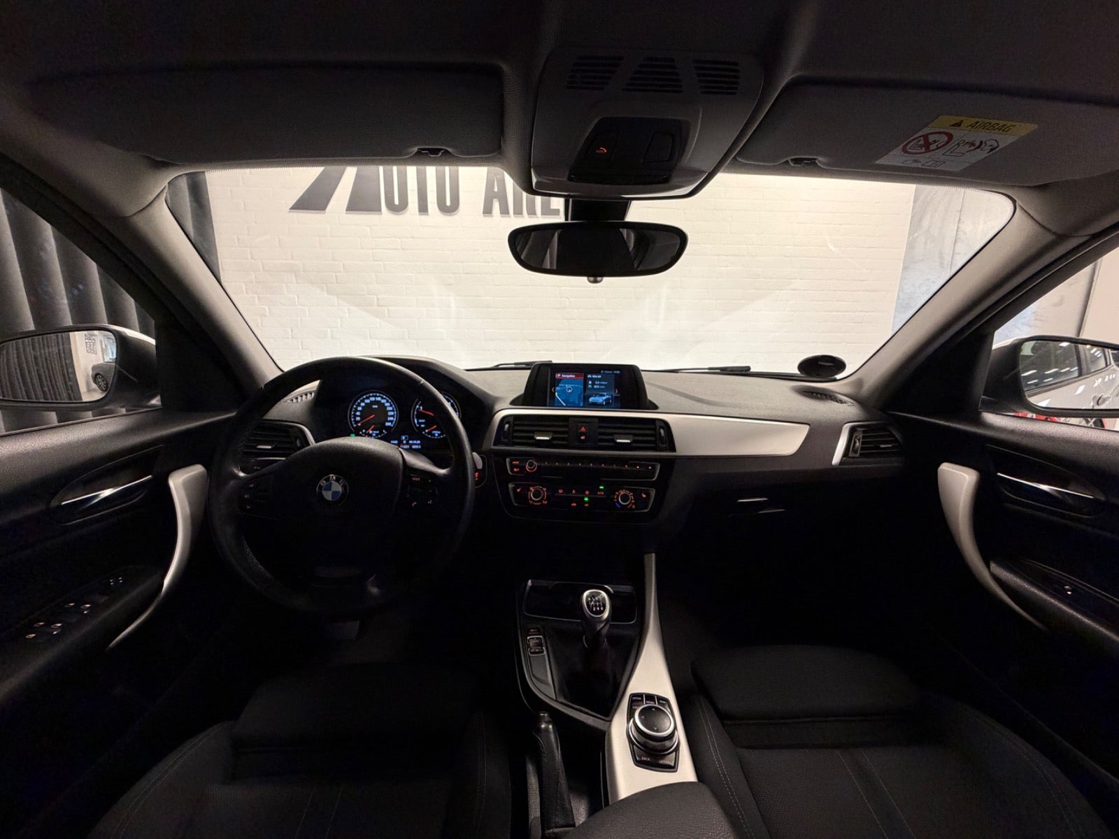 Hvid BMW 118d fra 2019