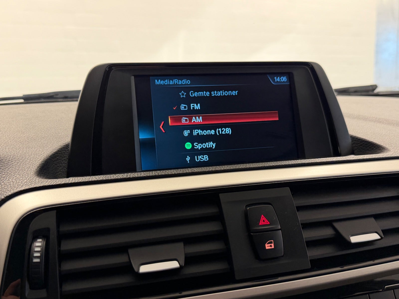 Hvid BMW 118d fra 2019