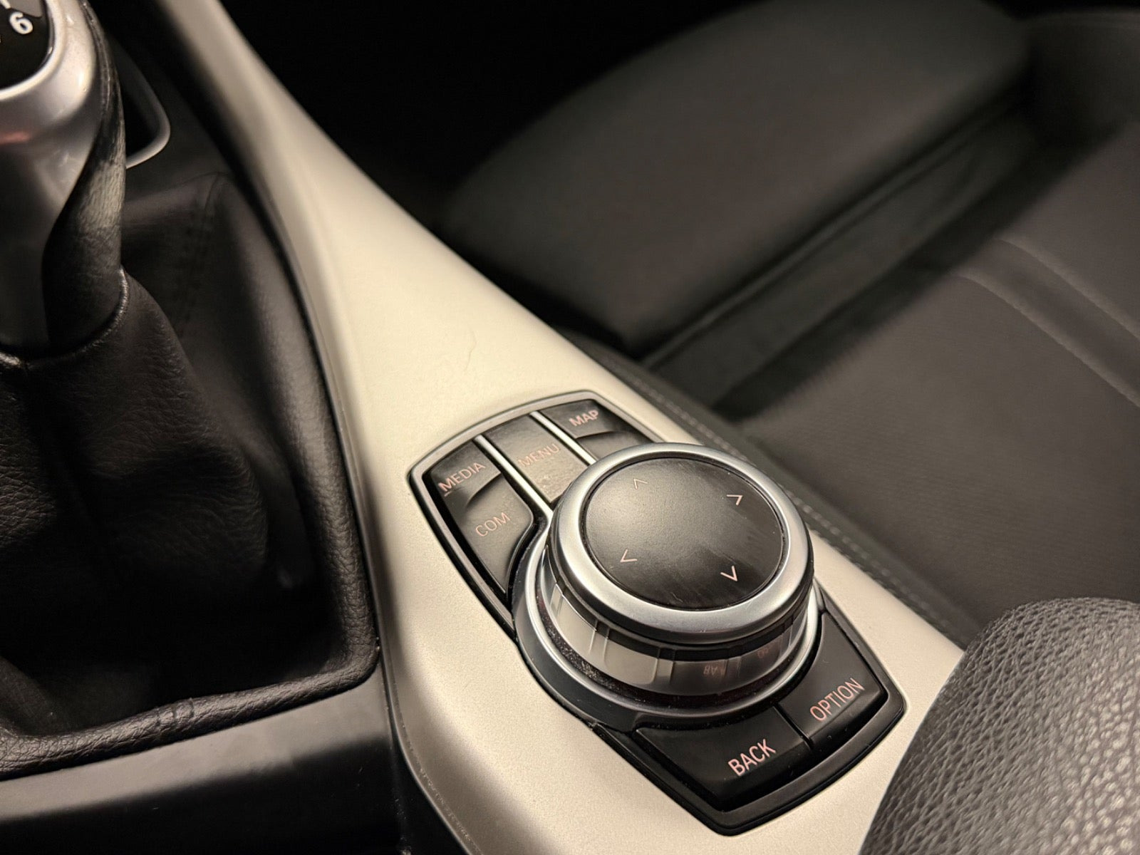 Hvid BMW 118d fra 2019