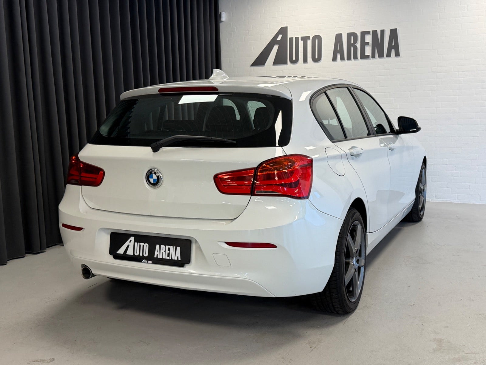Hvid BMW 118d fra 2019