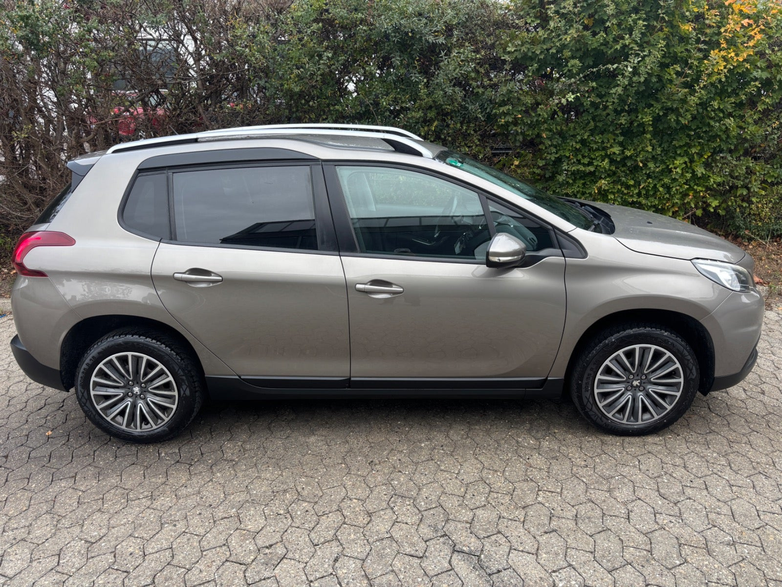 undefined Peugeot 2008 fra 2017