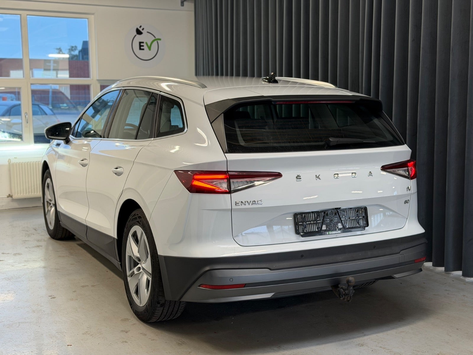 Hvid Skoda Enyaq fra 2021