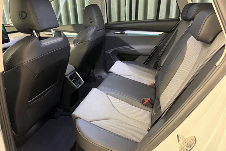 Hvid Skoda Enyaq fra 2021