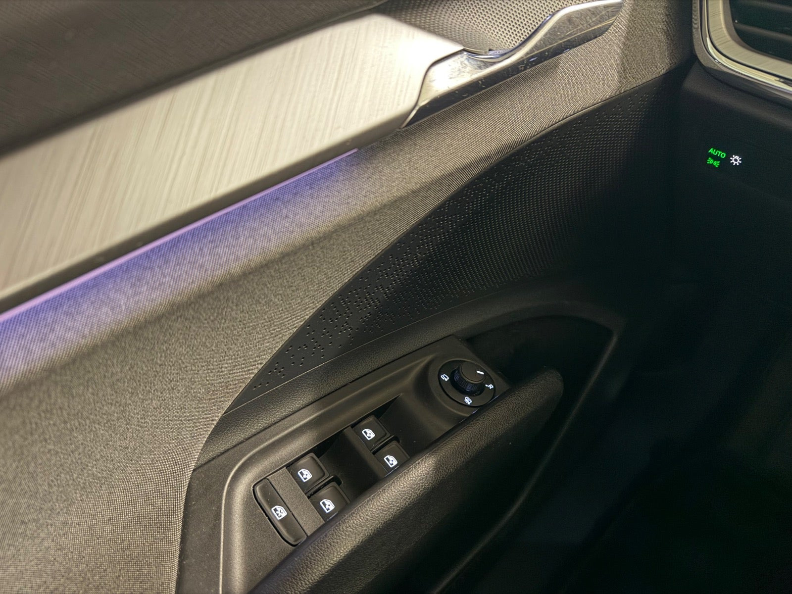 Hvid Skoda Enyaq fra 2021