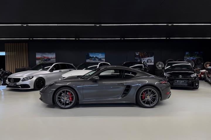 Grå Porsche 718 Cayman S fra 2016