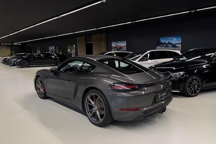 Grå Porsche 718 Cayman S fra 2016
