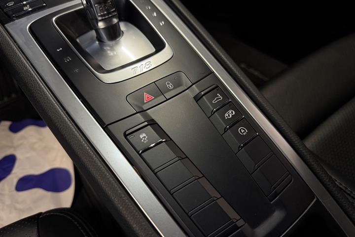 Grå Porsche 718 Cayman S fra 2016