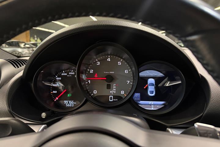 Grå Porsche 718 Cayman S fra 2016