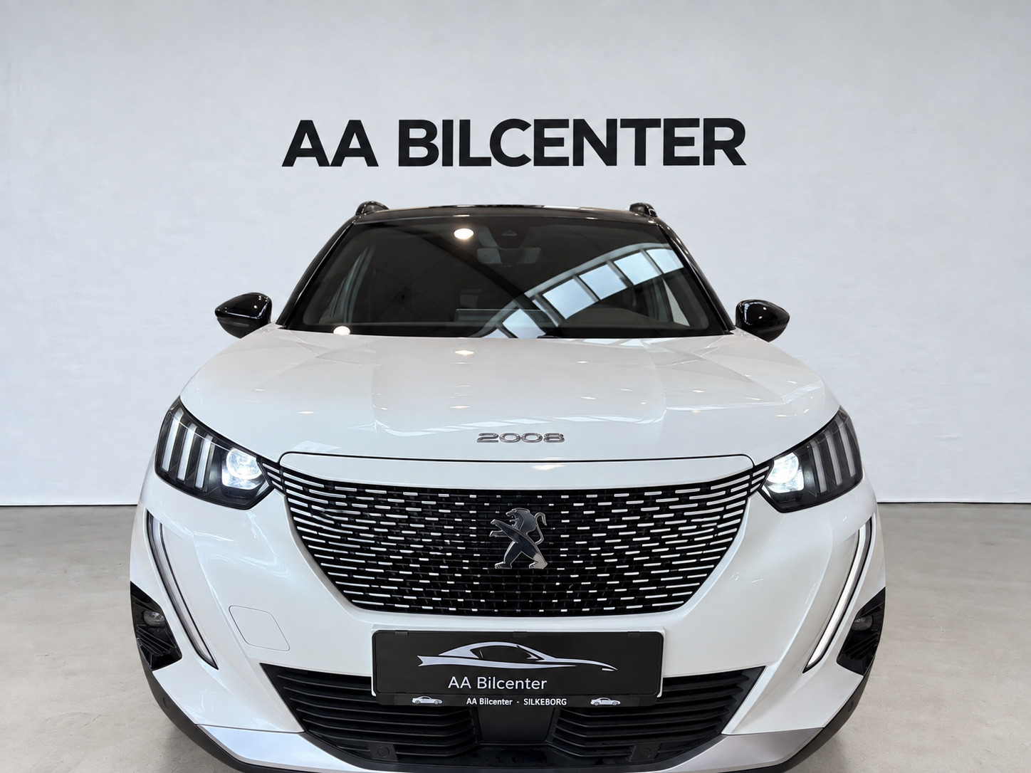 Hvid Peugeot e-2008 fra 2020