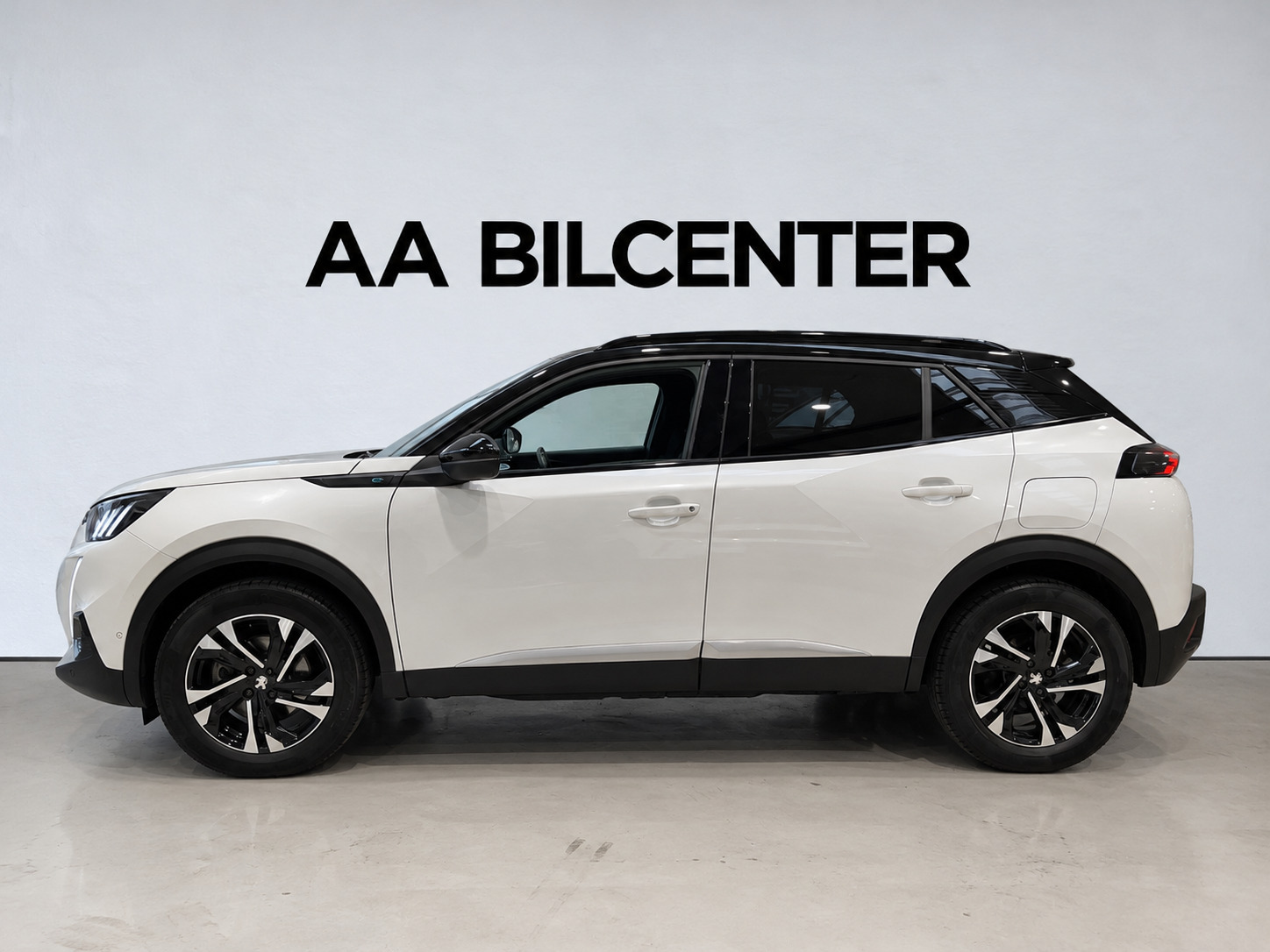 Hvid Peugeot e-2008 fra 2020