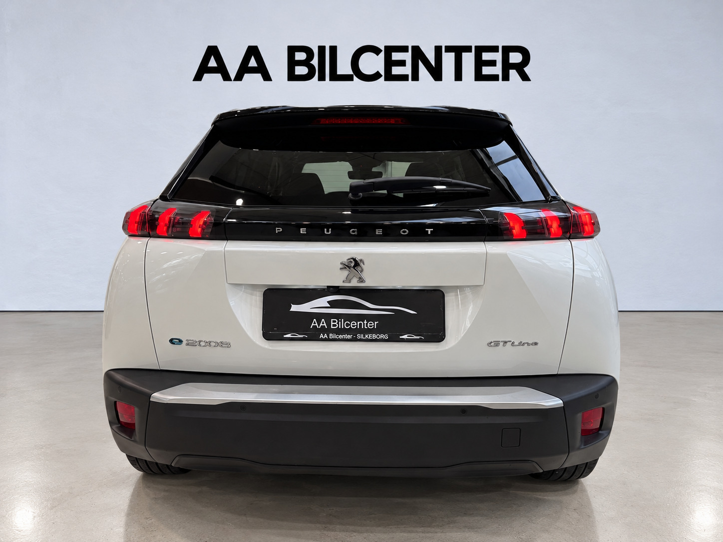 Hvid Peugeot e-2008 fra 2020