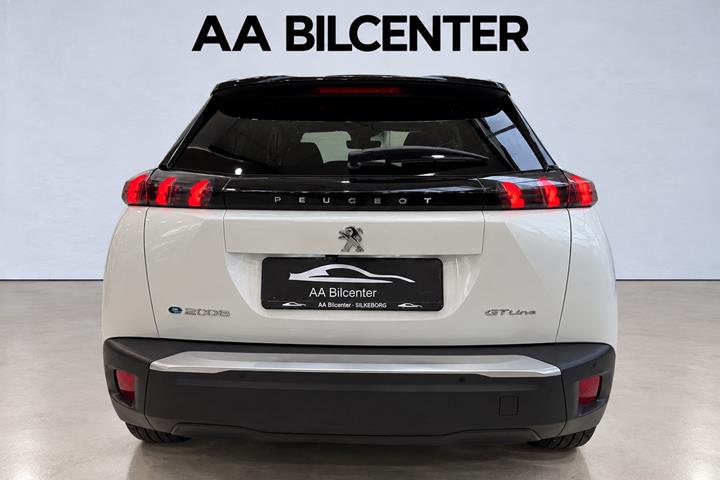 Hvid Peugeot e-2008 fra 2020