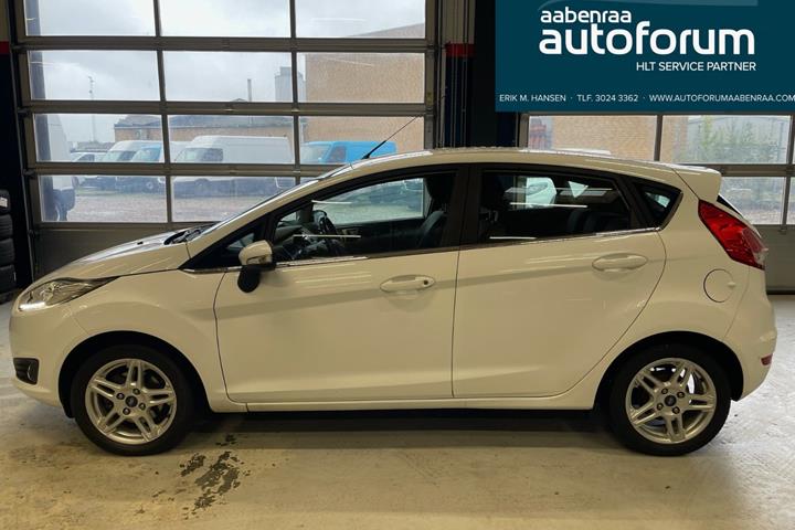 Hvid Ford Fiesta fra 2014