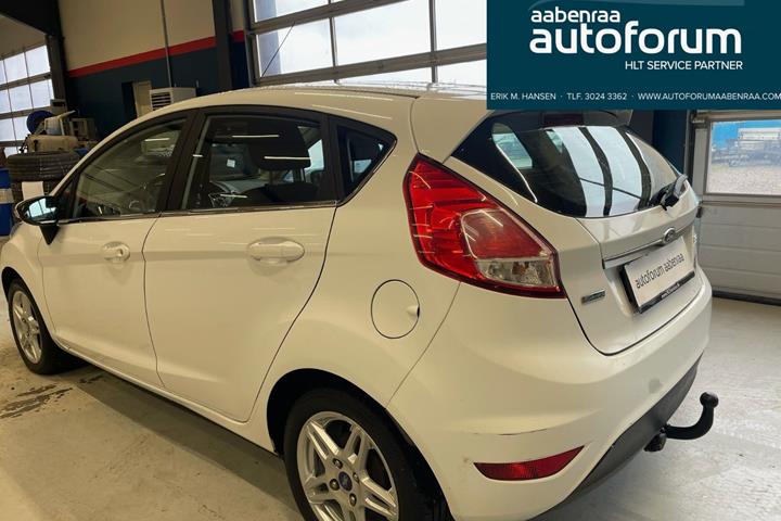 Hvid Ford Fiesta fra 2014