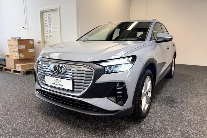 Grå Audi Q4 e-tron fra 2024