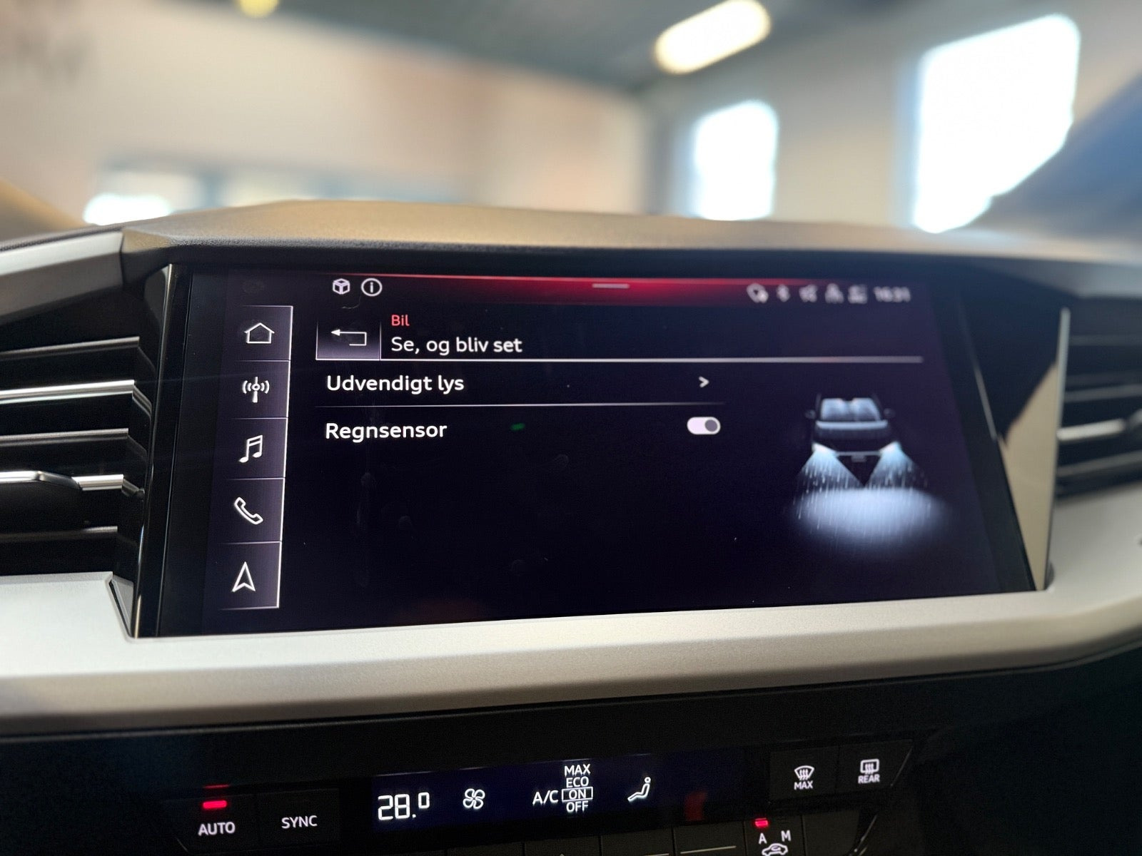 Grå Audi Q4 e-tron fra 2024