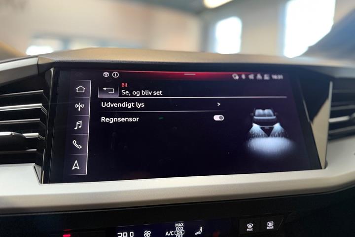 Grå Audi Q4 e-tron fra 2024