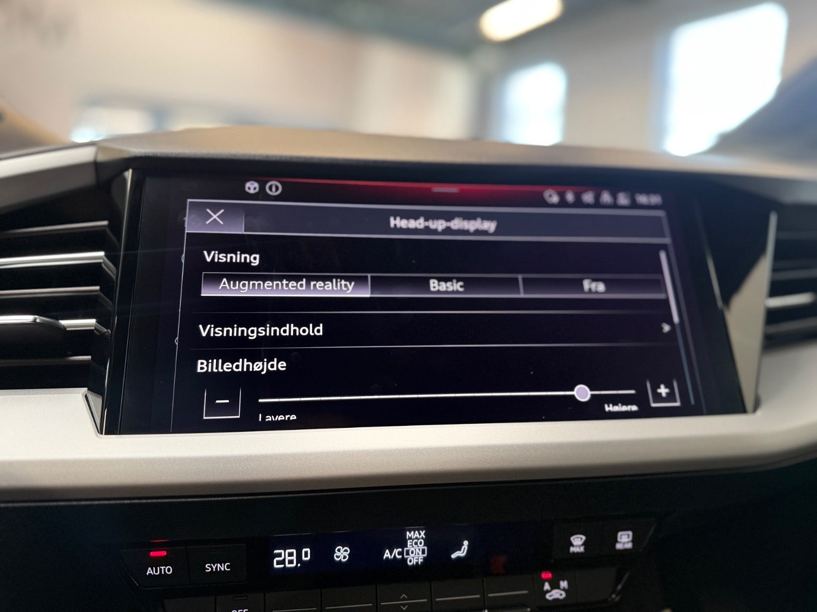 Grå Audi Q4 e-tron fra 2024