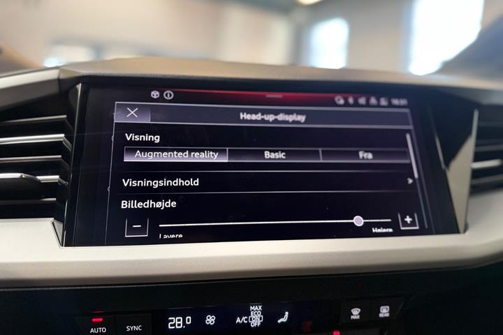 Grå Audi Q4 e-tron fra 2024