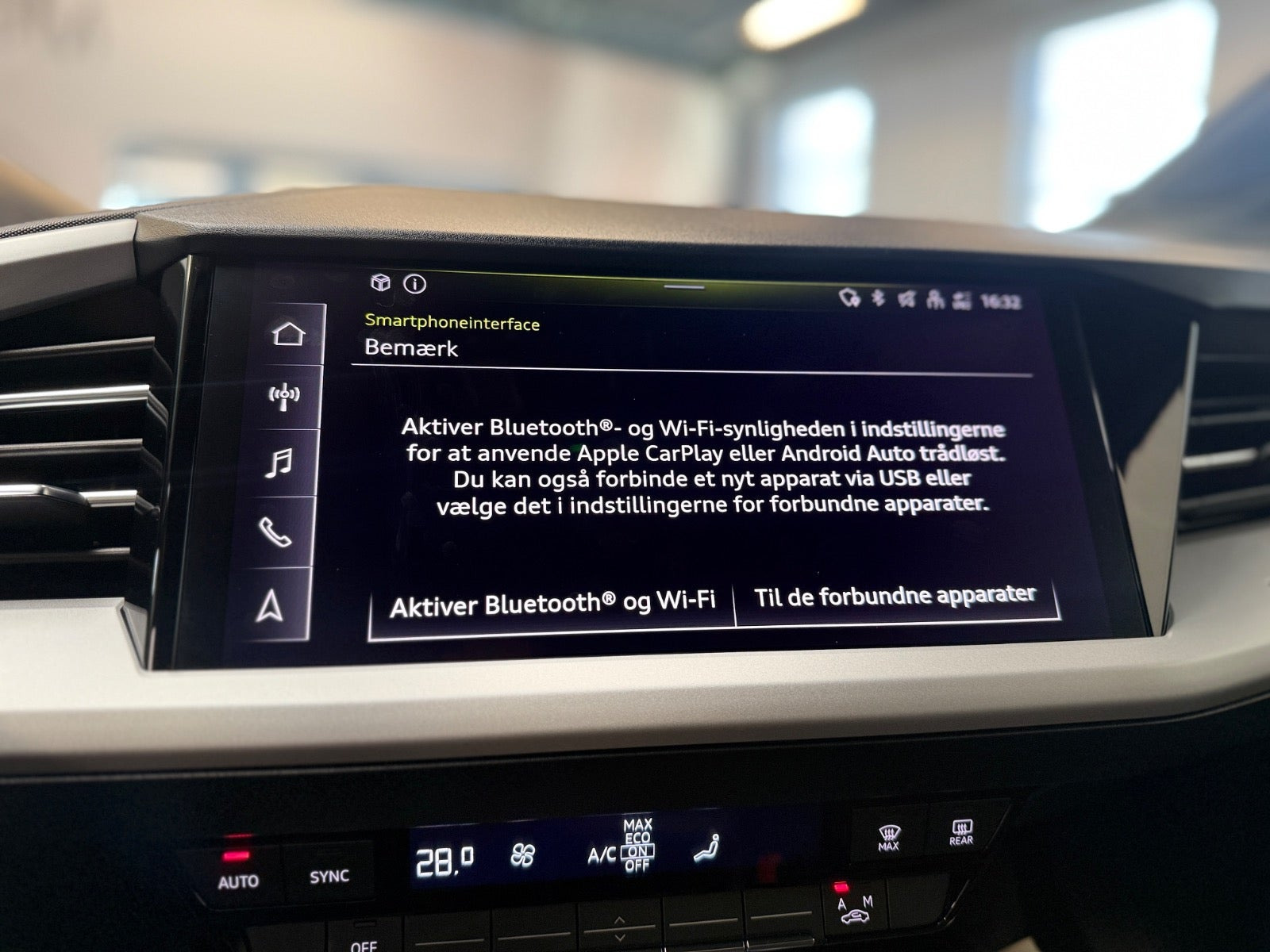Grå Audi Q4 e-tron fra 2024