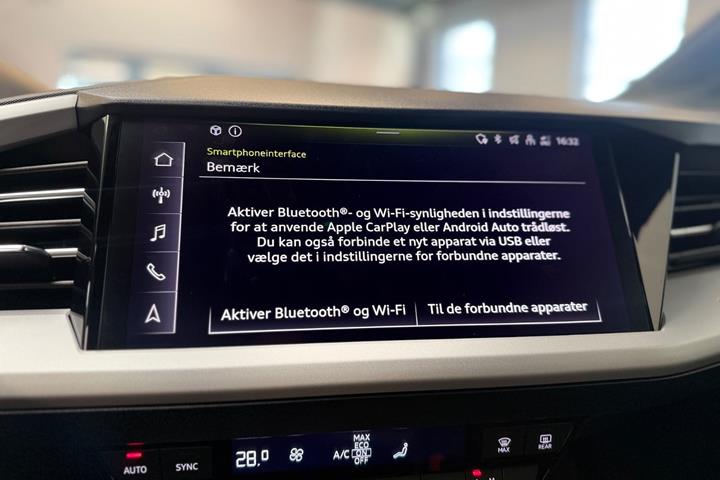 Grå Audi Q4 e-tron fra 2024