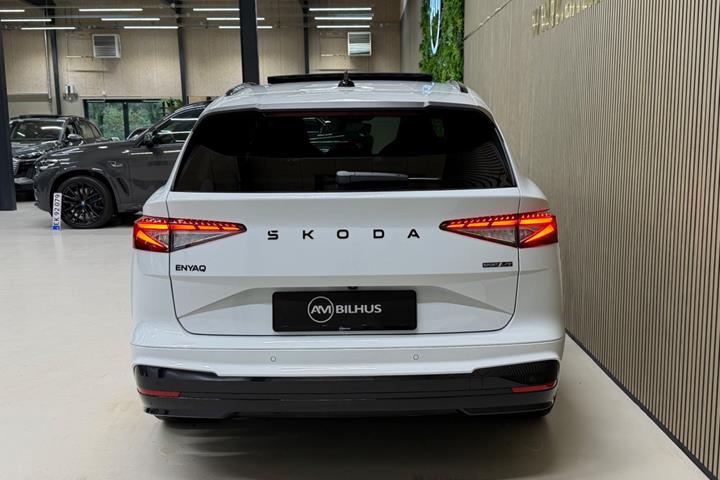 Hvid Skoda Enyaq fra 2026