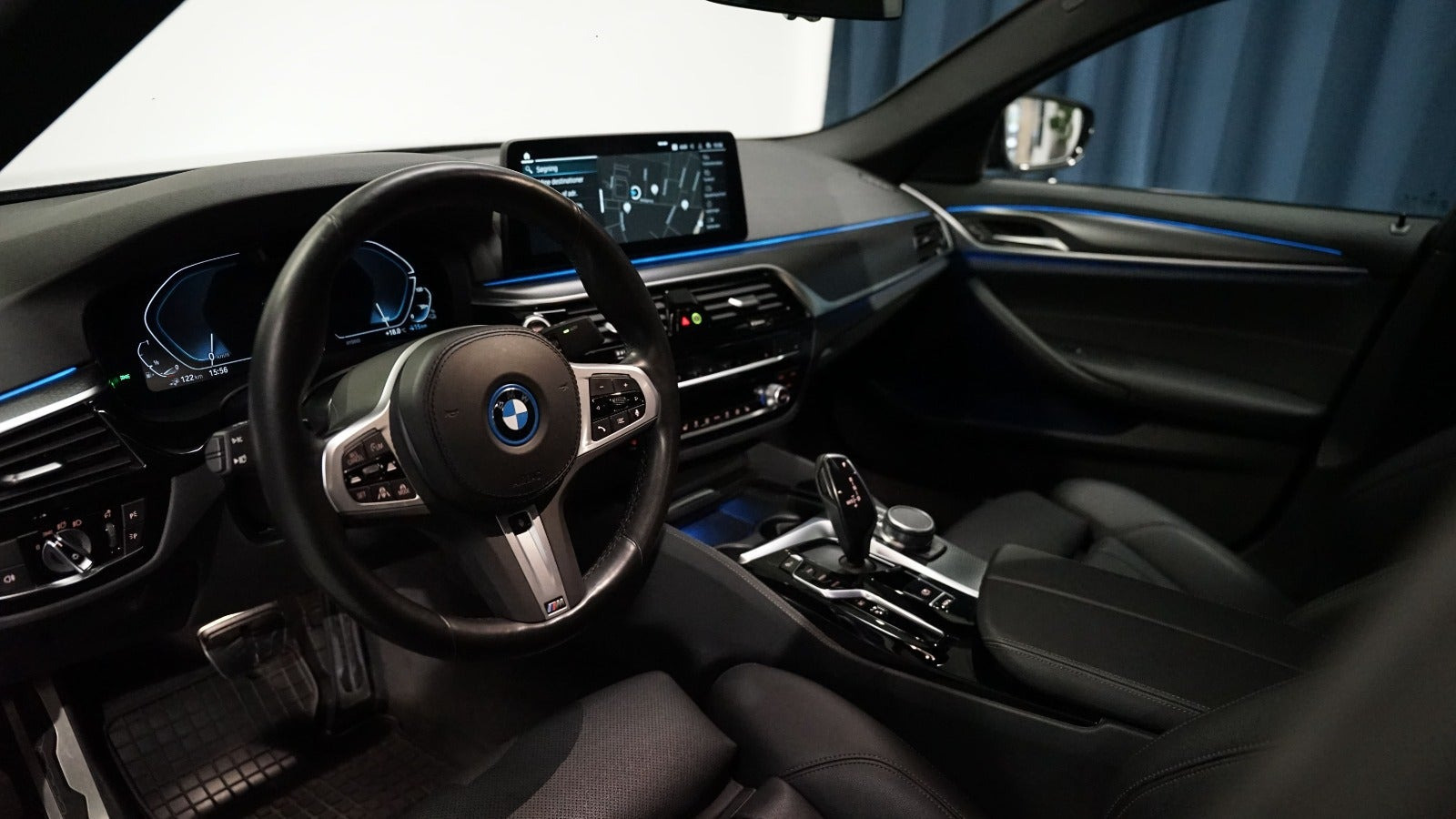 Sort BMW 545e fra 2022