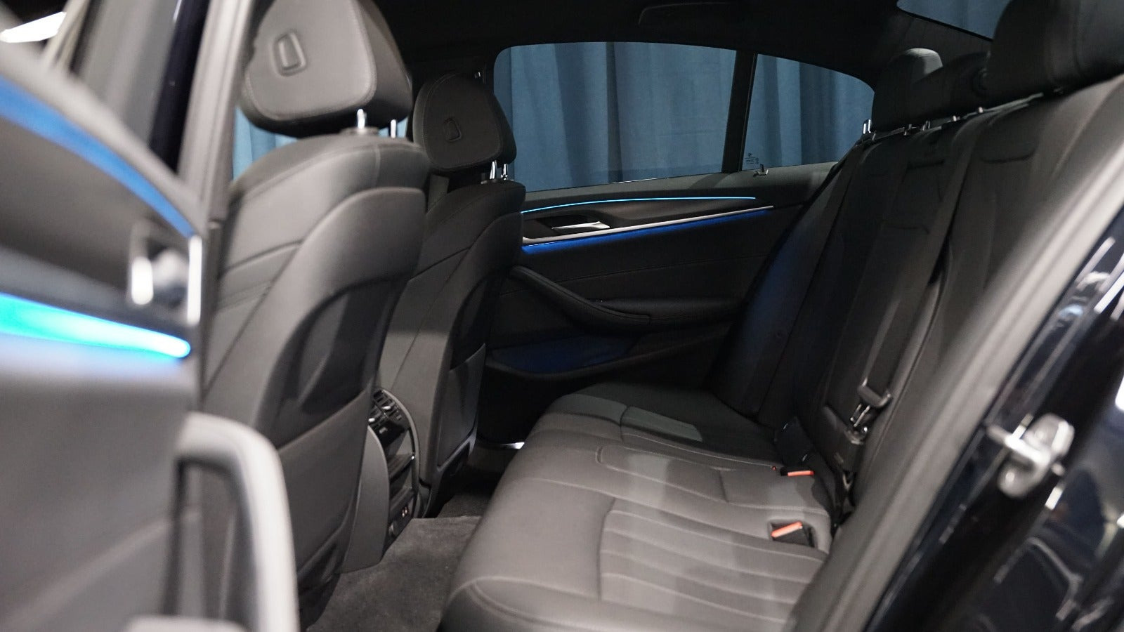 Sort BMW 545e fra 2022