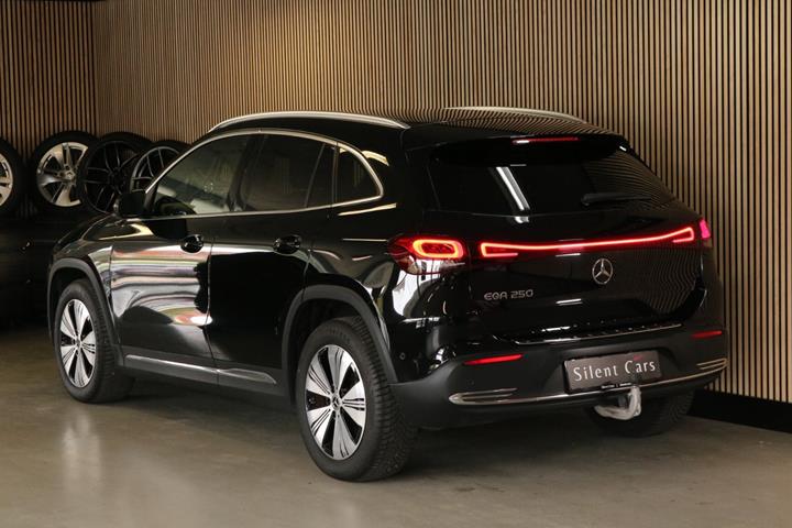 Sort Mercedes EQA250 fra 2022