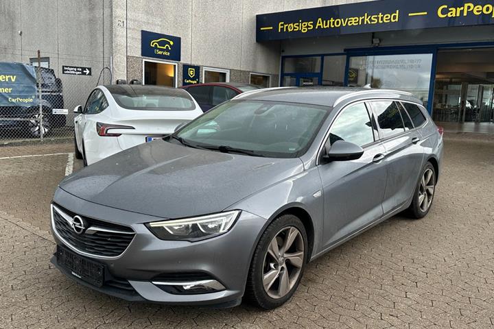 Grå Opel Insignia fra 2018