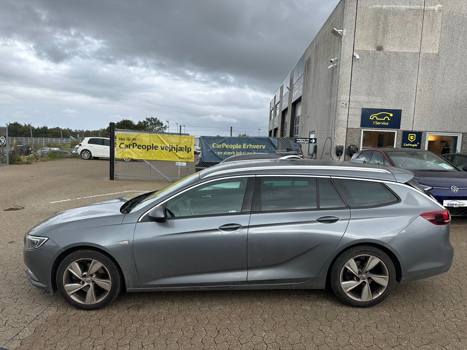 Grå Opel Insignia fra 2018