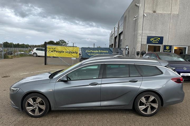 Grå Opel Insignia fra 2018