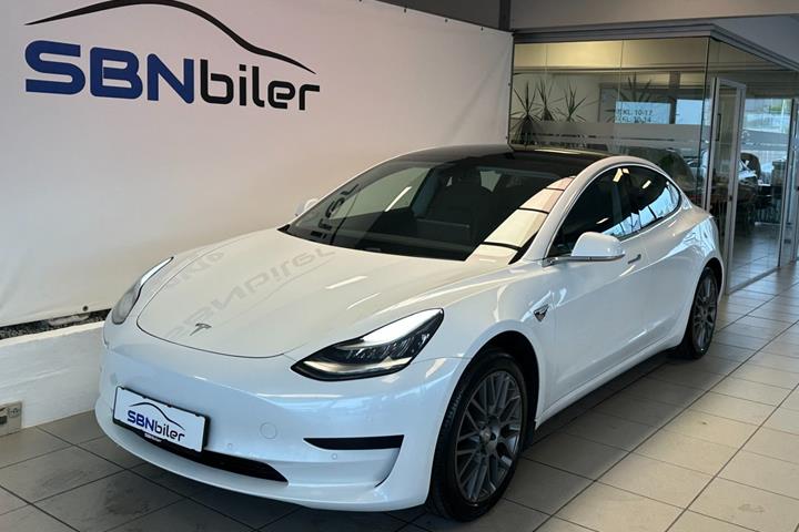 Hvid Tesla Model 3 fra 2020 set udefra