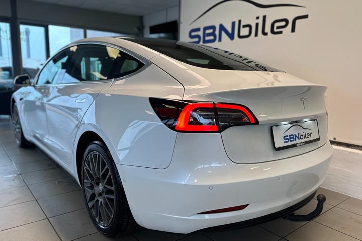 Hvid Tesla Model 3 fra 2020