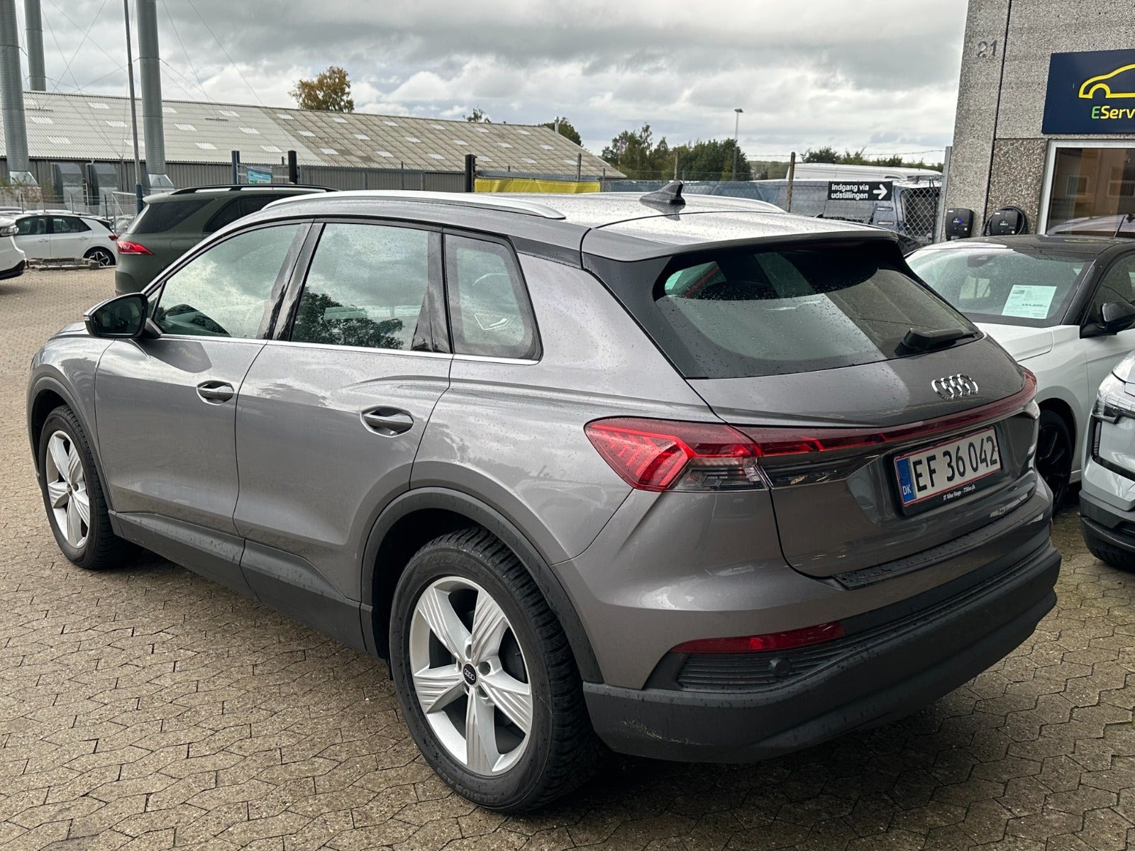 Grå Audi Q4 e-tron fra 2022