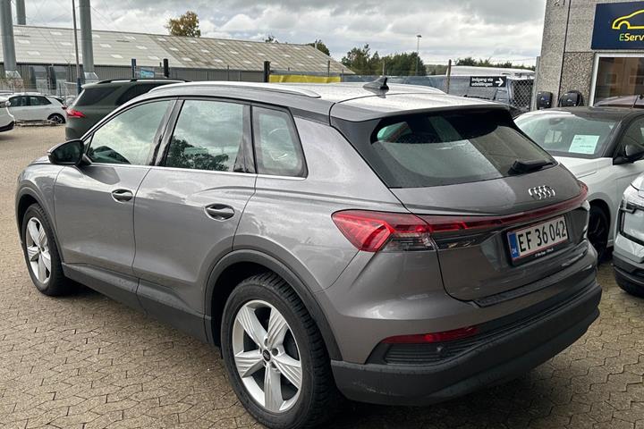 Grå Audi Q4 e-tron fra 2022