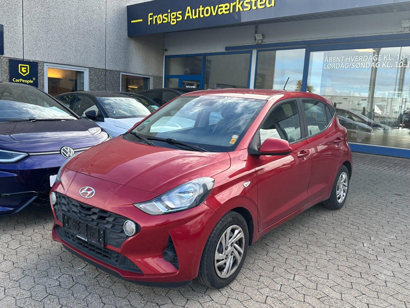 Rød Hyundai i10 fra 2022