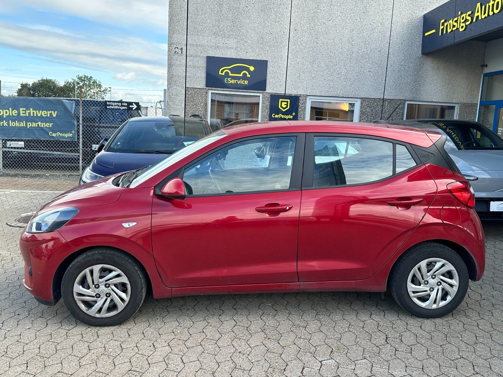 Rød Hyundai i10 fra 2022