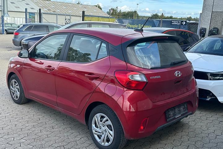 Rød Hyundai i10 fra 2022