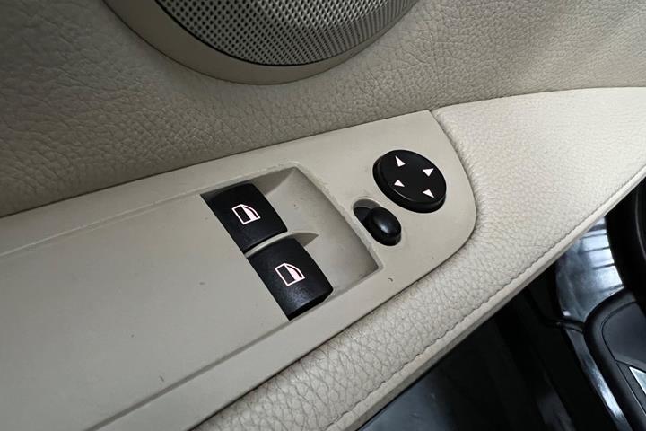 Sort BMW 335i fra 2006