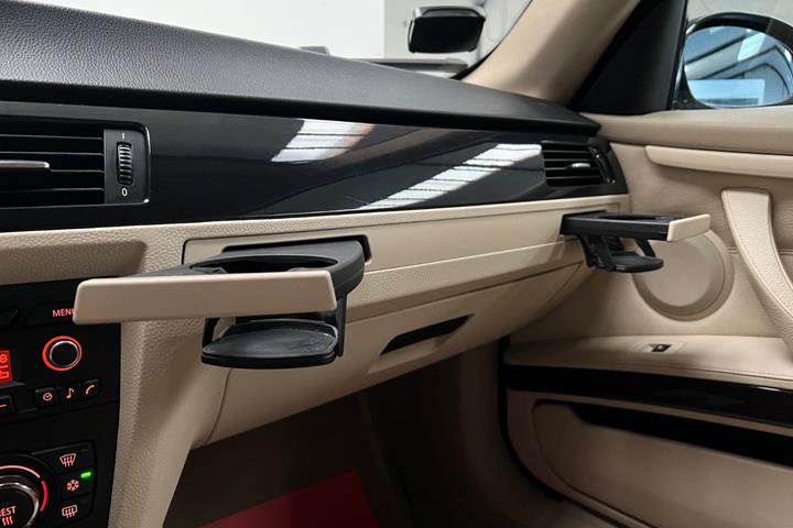 Sort BMW 335i fra 2006