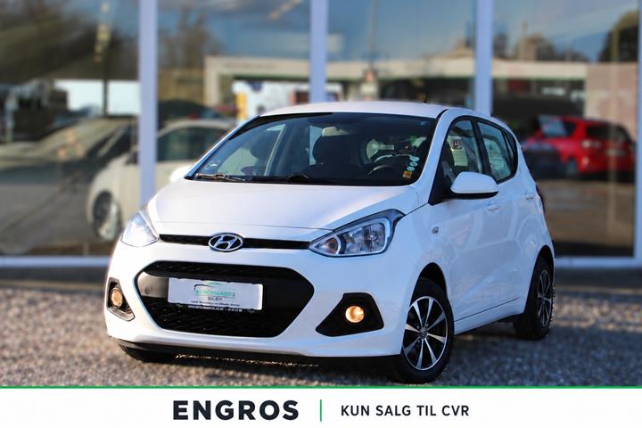 Hvid Hyundai i10 fra 2014 set udefra