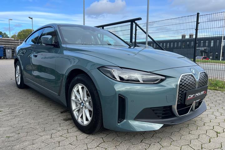 Grøn BMW i4 fra 2025