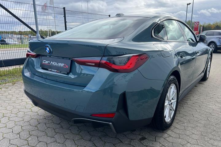 Grøn BMW i4 fra 2025