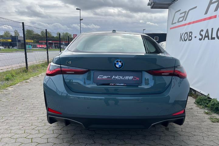 Grøn BMW i4 fra 2025