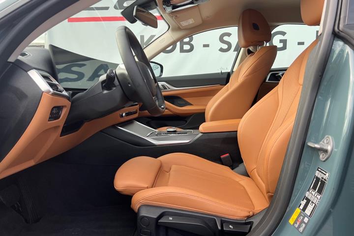 Grøn BMW i4 fra 2025
