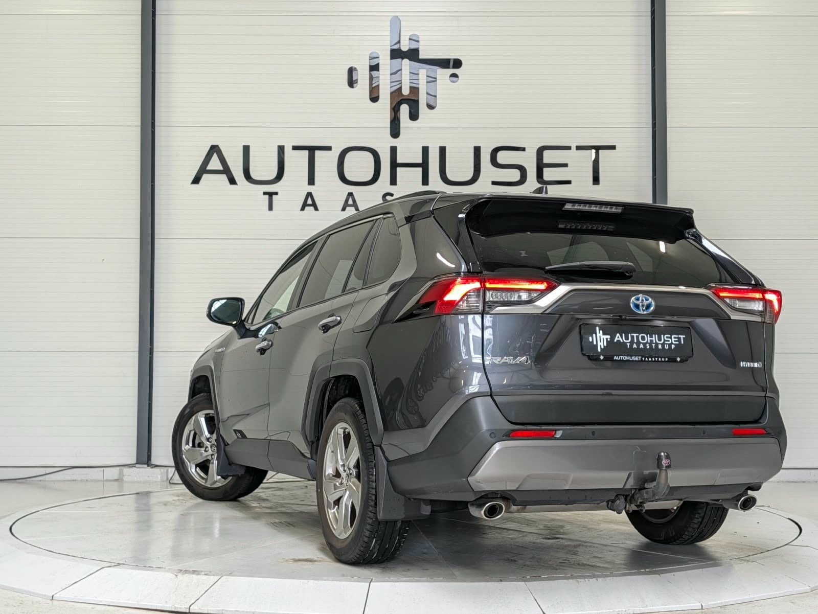 Grå Toyota RAV4 fra 2019
