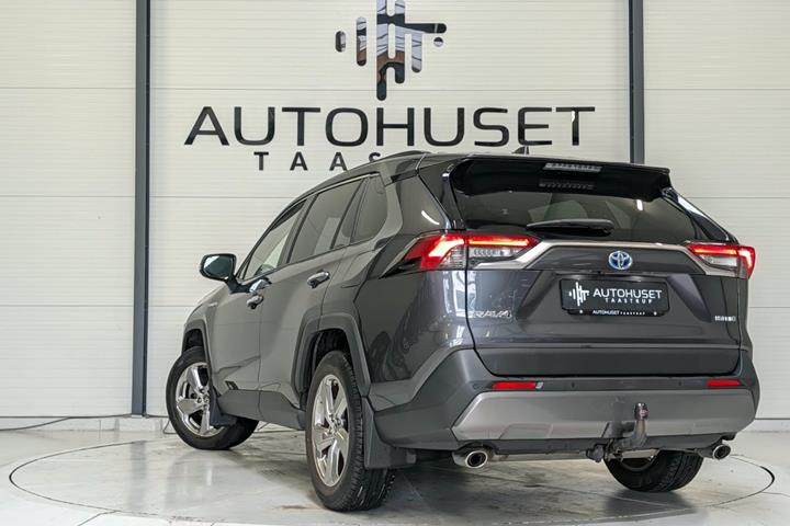 Grå Toyota RAV4 fra 2019