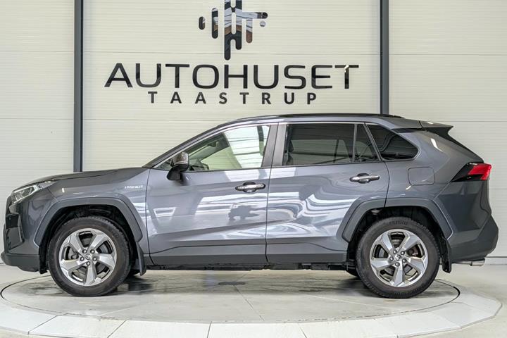 Grå Toyota RAV4 fra 2019