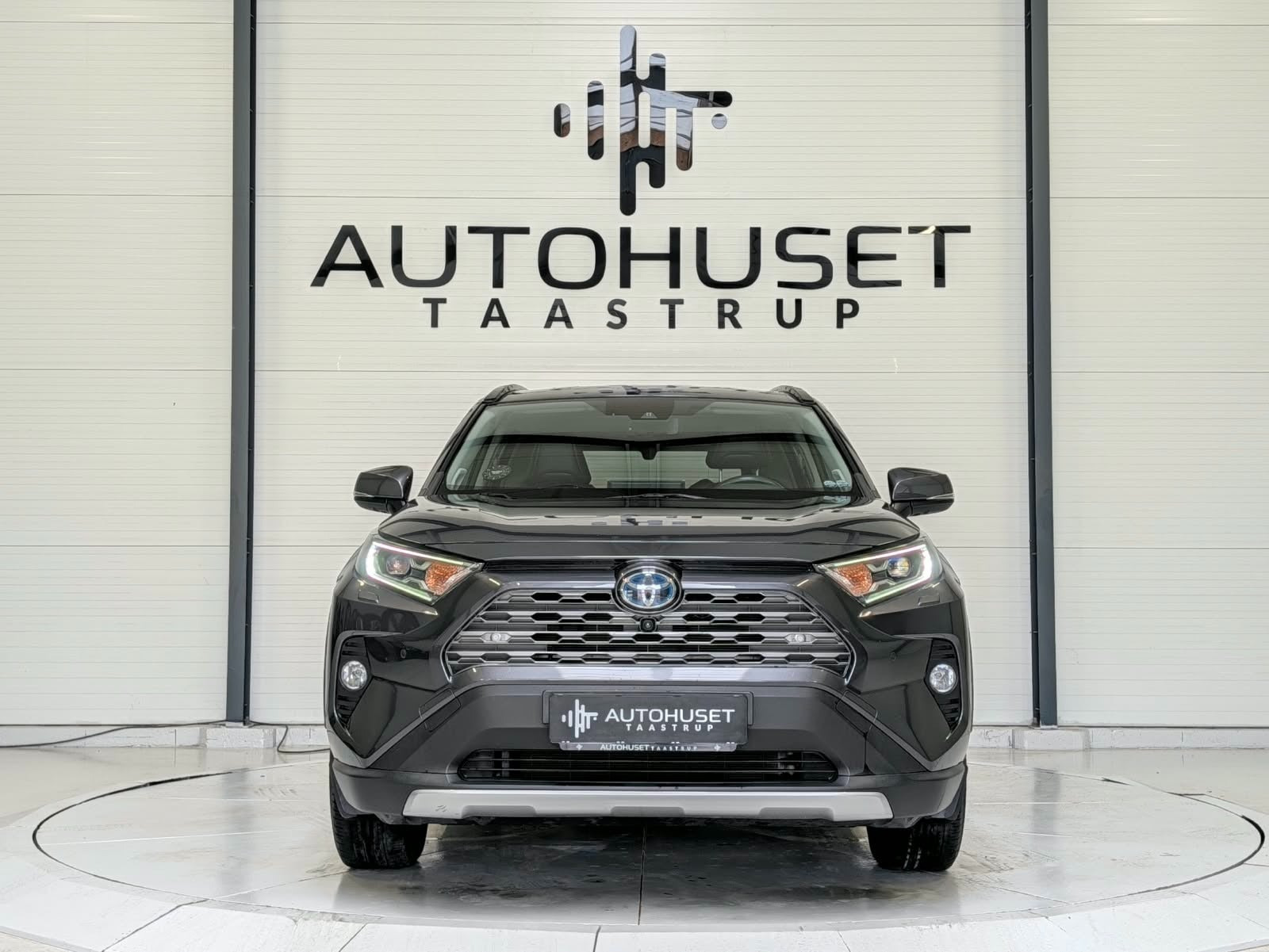 Grå Toyota RAV4 fra 2019